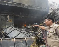 Lucknow Fire Tragedy : लखनऊ में हर तरफ मातम, लोगों की आंखें नम, बेबसी के बीच गूंजती रहीं मदद की पुकारें