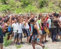 Tehri News: 1866 से चली आ रही ऐतिहासिक मौण मेला परंपरा का भव्य आयोजन, अगलाड़ नदी में उमड़ी हजारों श्रद्धालुओं की आस्था