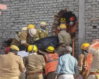Lucknow Fire Tragedy : सूचना के 45 मिनट बाद पहुंची अग्निशमन की टीम, पुलिस ने संभाला मोर्चा, इंस्पेक्टर व दो सिपाहियों ने हथौड़े से तोड़ी दीवार