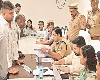 अयोध्या समाधान दिवस : डीएम ने सोहावल में सुनीं जनसमस्याएं, अधिकारियों व कर्मचारियों का रोका वेतन, लेखपाल निलंबित