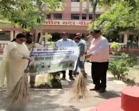पीलीभीत में योग दिवस से पहले स्वच्छता अभियान: डीएम ज्ञानेन्द्र सिंह ने लगाई झाड़ू, निकाली जागरूकता रैली