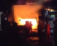 Bareilly News : पी कुमार स्वीट्स हाउस में भीषण आग, लाखों का सामान राख