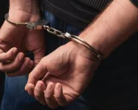 बरेली कॉलेज में बीएड की परीक्षा के दौरान पकड़ा नकलची
