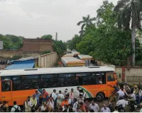 Bareilly News : रोडवेज बस चालक की मौत पर अफसरों की अनदेखी से भड़के साथी , 8 घंटे तक 392 बसों का चक्का जाम रखा  
