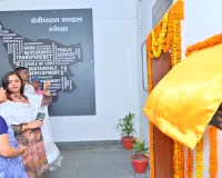 Gonda News: आयुक्त दुर्गा शक्ति नागपाल ने महाराजा सुहेलदेव सभागार का किया उद्घाटन, विकास और सौंदर्यीकरण कार्यों का लिया जायजा