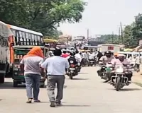 Gonda News : बड़गांव ओवरब्रिज पर लगा भीषण जाम, घंटों फंसे रहे वाहन, गर्मी-उमस से परेशान हुए राहगीर