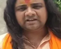 Gonda News : दुष्कर्म आरोपी पवन देव की तलाश में एसओजी ने मारा छापा, खंगाला कथावाचक का घर