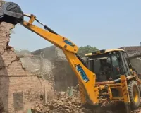 Baghpat News : बागपत में तालाब की जमीन पर बने अवैध ढांचे को प्रशासन ने किया ध्वस्त, जानिए पूरा मामला 