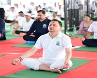 International Yoga Day : CM धामी ने बनबसा में किया सामूहिक योगाभ्यास, योग को बताया स्वस्थ और संतुलित जीवन का आधार