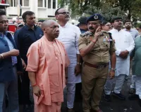 लखनऊ कोचिंग अग्निकांड : CM योगी ने घटनास्थल का किया  दौरा, अस्पताल में घायलों से की मुलाकात