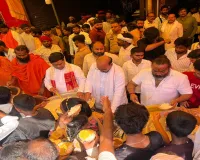  Barabanki News : अंतिम बड़े मंगल पर हनुमान मंदिरों में हुआ सुंदरकांड का पाठ, शहर से गांव तक बंटा भंडारा