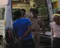 Lucknow News : रनीपारा पुलिया पर भीषण सड़क हादसा, वाहन से टक्कर के बाद बाइक सवार घायल