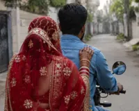 Hardoi News : पत्नी ने ठुकराया पति का प्यार! प्रेमी संग हुई फरार, तलाश में जुटी पुलिस