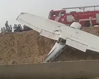 कासगंज में ट्रेनी एयरक्राफ्ट क्रैश : निर्माणाधीन हाईवे पर गिरा विमान, महिला पायलट घायल