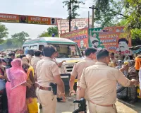 Lucknow News : सड़क हादसे में घायल महिला की इलाज के दौरान मौत, परिजनों ने शव रखकर किया प्रदर्शन