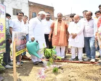 विश्व पर्यावरण दिवस : बाराबंकी में जनप्रतिनिधियों-अधिकारियों और विद्यार्थियों ने रोपे पौधे, पर्यावरण संरक्षण का लिया संकल्प