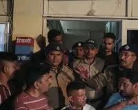 Kainchi Dham Foundation Day : कैंची धाम मेले से पहले बड़ा बवाल, छेड़छाड़ के आरोप में दो सिपाहियों की पिटाई, ग्रामीणों ने घेर लिया थाना 