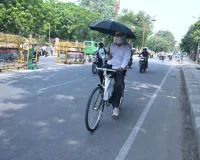 UP Weather Today : यूपी में मानसून की एंट्री से पहले भयंकर गर्मी, 27 जिलों में लू का अलर्ट 