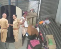 Barabanki News: रानीगंज भट्ठा चौराहे पर शराब दुकान में चोरी, डेढ़ लाख रुपये नकदी समेत शराब और एलसीडी गायब