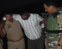 बलिया पुलिस मुठभेड़ में संदिग्ध गौ तस्कर गिरफ्तार, जवाबी कार्रवाई में पैर में लगी गोली