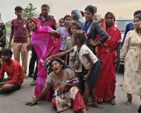 Gonda News: रेलवे ट्रैक पर मिला युवक का शव, परिजनों ने लगाया हत्या का आरोप... हाईवे पर शव रखकर किया प्रदर्शन