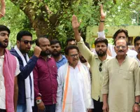 Lucknow University Students Protest: फीस वृद्धि और निष्कासन के विरोध में छात्र आंदोलन को मिला राजनीतिक समर्थन