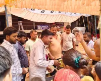 Lucknow News: सातवें बड़े मंगल पर माल थाने के सामने भव्य भंडारा, देर शाम तक भक्तों ने ग्रहण किया प्रसाद