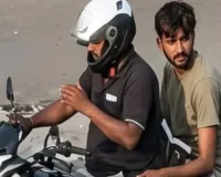 नजर हटी और दुर्घटना घटी! हरदोई में स्टांप वेंडर की सीट पर बैठा लड़का और देखते ही देखते उड़ा दिए 3 लाख रुपये