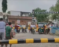 Raebareli News: लोको पायलट की समझ से बची सैकड़ों यात्रियों की जान, पटरी पर फंसा ट्रैक्टर