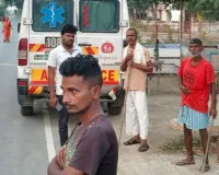 Hardoi Road Accident: ट्रैक्टर-ट्रॉली की टक्कर से कार के उड़े परखच्चे, माता-पिता और बेटी ने गंवाई जान