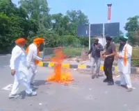 UP News: ट्रेड डील से खफा किसान फूंक रहे ट्रंप का पुतला, पीलीभीत में भाकियू चढूनी नेता नजरबंद 
