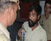 Shahjahanpur News : शाहजहांपुर में बिना अनुमति प्रदर्शन, कृष्णा एकेडमी के अध्यक्ष को थाने ले गयी पुलिस 
