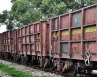  मनकापुर-अयोध्या रेलखंड पर बड़ा हादसा:  मालगाड़ी से टकराया सांड़, बीच ट्रैक पर थमी रही ट्रेन