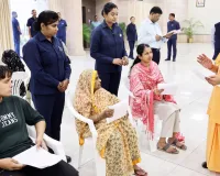 जनता दर्शन में सीएम योगी का नया फरमान :  कहा-समय पर करें समस्या का समाधान, 'फाइलें लटकाईं तो नपेंगे अधिकारी...' 