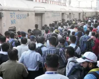  घर जाने की होड़, NEET परीक्षा खत्म होते ही स्टेशनों और बस अड्डों पर अभ्यर्थियों की भीड़, प्रशासन रहा मुस्तैद 