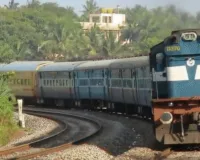 चारबाग में रूट बदलने से यात्रियों की बढ़ी मुश्किलें, एक दिन के नोटिस पर 19 ट्रेनें बदले मार्ग से चलीं, कई यात्रियों की ट्रेन छूटी