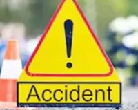बुलंदशहर :  बेकाबू ट्रक ने खड़ी गाड़ियों में मारी टक्कर, घर का एक हिस्सा टुटा; ड्राइवर गिरफ्तार  