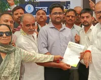  श्रीराम मंदिर चंदा चोरी :  गोंडा में मामले को लेकर कांग्रेस का प्रदर्शन, राज्यपाल को भेजा ज्ञापन, FIR की मांग
