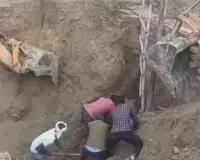 हरदोई में मिट्टी धंसने से किसान की मौत,  पुराने बोरिंग से ईंटें निकलते वक्त हुआ हादसा 