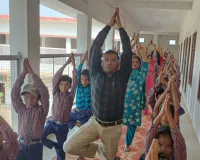 योगाभ्यास और पौधरोपण से दिया स्वास्थ्य व पर्यावरण संरक्षण का संदेश, बच्चों ने लिया पौधों की देखभाल का संकल्प