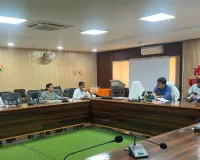 बाराबंकी में किसानों को योजनाओं से जोड़कर बढ़ाएं आय, डीएम ने की बागवानी योजनाओं की समीक्षा