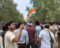 पेपर लीक के खिलाफ लखनऊ में छात्रों का प्रदर्शन, समर्थन देने पहुंचे अभिजीत दीपके बीच में ही लौटे