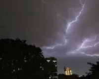 इटावा में आंधी-तूफान से दर्दनाक हादसा : आंगनबाड़ी कार्यकर्ती सहित दो की मौत, परिवार में कोहराम