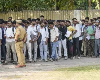 UP Police Constable Exam : यूपी पुलिस सिपाही भर्ती परीक्षा का दूसरा दिन, परीक्षा केंद्रों पर अभ्यर्थियों की गहन जांच 