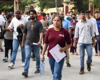 UP Police Constable Exam 2026 : परीक्षा के पहले दिन 16 लाख प्रवेश पत्र डाउनलोड, सघन तलाशी के बाद अभ्यर्थियों को परीक्षा केंद्रों पर एंट्री 