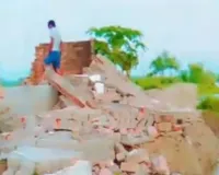 Barabanki News: गुनौली में घाघरा में समाया प्रधानमंत्री आवास, कई गांवों पर मंडरा रहा कटान का खतरा