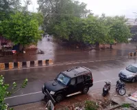 Barabanki Weather News : झमाझम बारिश से खिल उठे किसानों के चेहरे, धान की रोपाई में आई तेजी