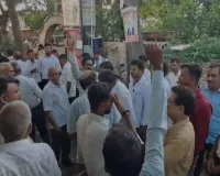 Hardoi News : शाहाबाद में महिला लेखपाल ने SDM पर छेड़छाड़ का लगाया आरोप, कोतवाली में तहरीर, वकीलों का प्रदर्शन