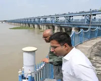 Kanpur News : गहरे पानी में स्नान न करें.. खतरे के निशान के करीब गंगा का जलस्तर, परमट, अटल समेत कई घाटों पर लगे चेतावनी संकेतक