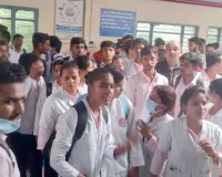 शाहजहांपुर मेडिकल कॉलेज बवाल : पैरामेडिकल छात्रा से मारपीट, डायलिसिस यूनिट बंद